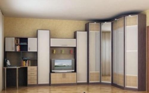 Угловой шкаф в маленькой гостиной. Плюсы