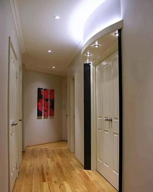 Как оформить прихожую в квартире напротив входной двери. Что можно повесить на стену напротив входной двери: идеи