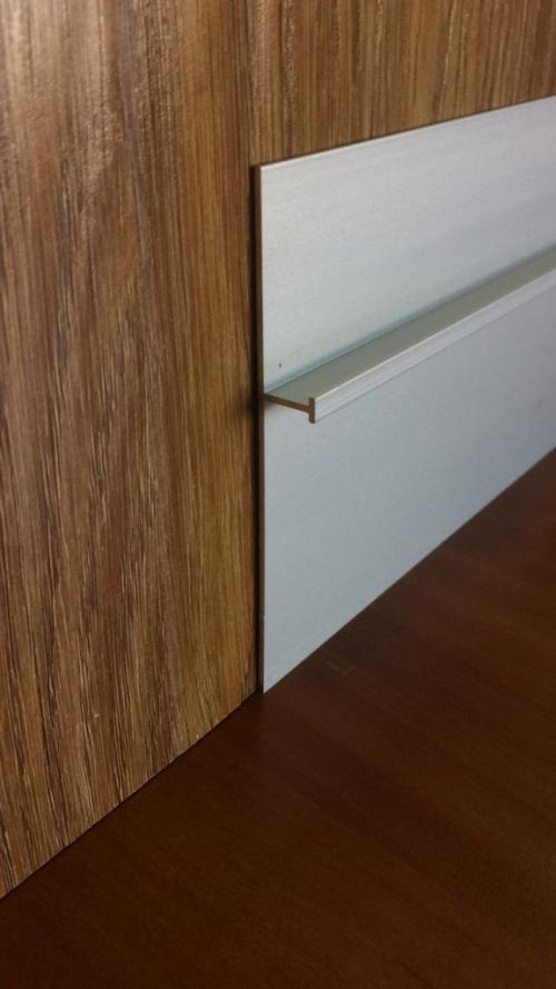 Скрытый плинтус для пола. Главные свойства и достоинства скрытого плинтуса
