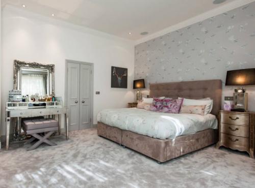 Светлые стены темный пол. Сочетание пола и дверей 03