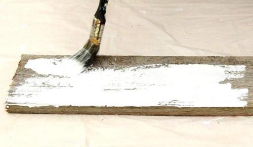 Как покрасить дерево в глянец. 3 метода покрасить дерево в белый цвет с потертостями или под старину