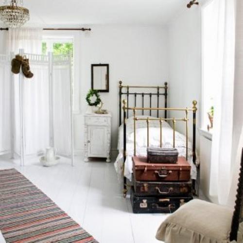 Темный потолок в спальне. Основные правила