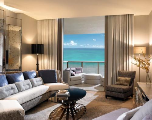 Светлые стены темный пол. Сочетание пола и дверей 12