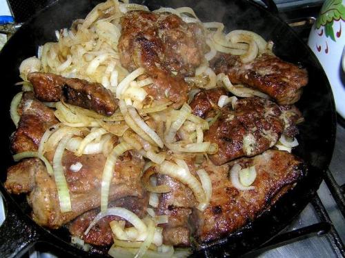 Как приготовить печень говяжью на сковороде, чтобы она была мягкой и вкусной?