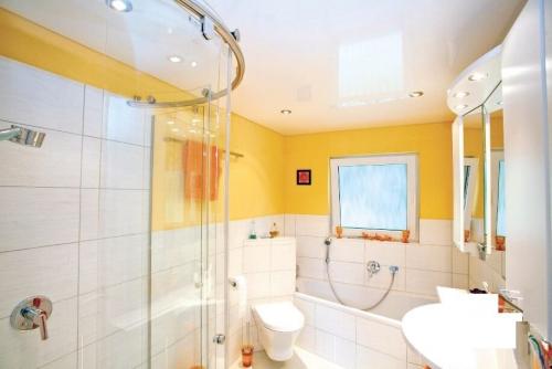 Темный потолок в спальне. Основные правила 20