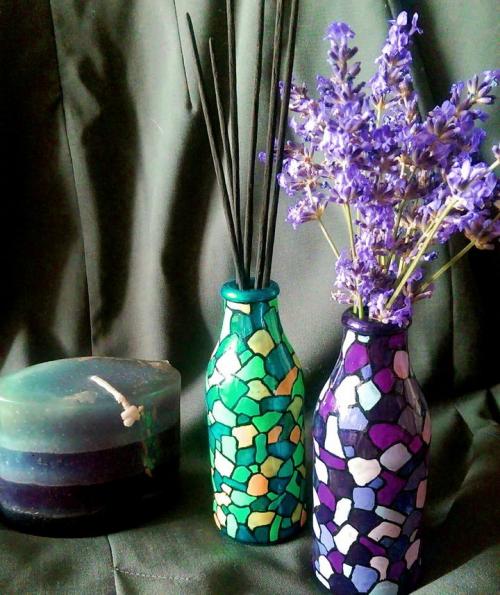 Ваза из бутылки чем украсить. Ваза из стеклянной бутылки своими руками