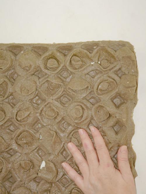 Декор стен из яичных лотков. Стена из яичной упаковки