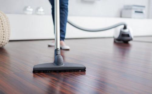 Уход за ламинированными полами. Что может понадобиться для правильного ухода за ламинатом?