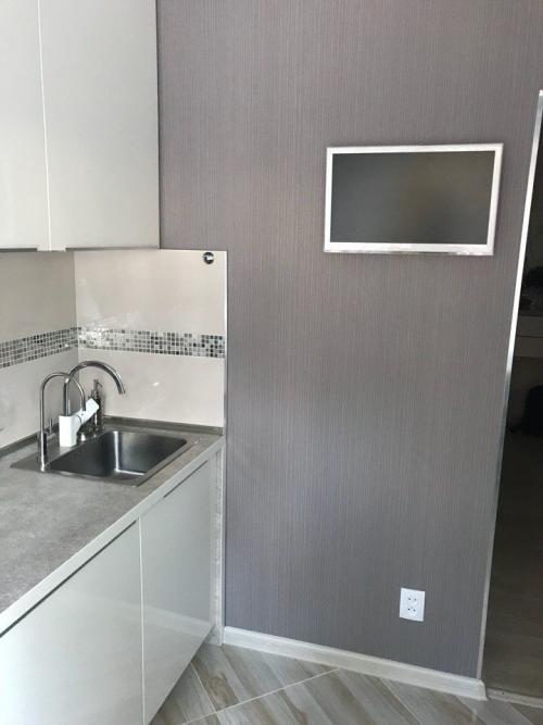 Кухня 5 7 кв м. Стильная строгая кухня 7,5 кв.м с серебристыми вставками. С холодильником и посудомойкой