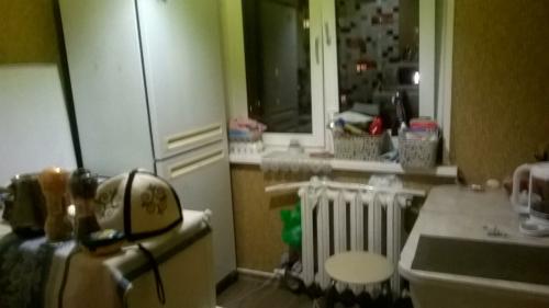 Кухня 5 кв м с холодильником. Кухня 5 кв.м с колонкой, холодильником и духовкой: как всё это уместить? Несколько проектов на обсуждение