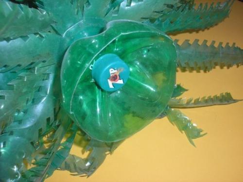 Новогодние поделки из пластиковых бутылок. Новогодние елочки из пластиковых бутылок