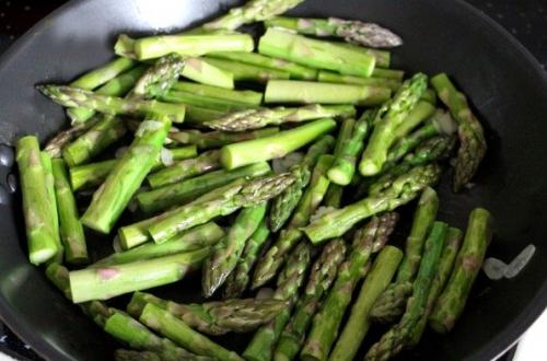 Спаржа жареная рецепты. Как вкусно пожарить спаржу - классический рецепт