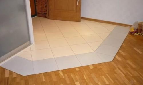Как сделать стык ламината и плитки. Для чего комбинируют пол в прихожей