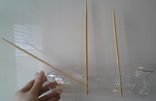 Как сделать лодку из бутылок. Небольшая лодка из пластиковых бутылок 02