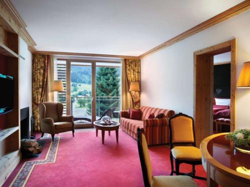 Дизайн маленького зала с балконом. Объединение балкона с гостиной комнатой