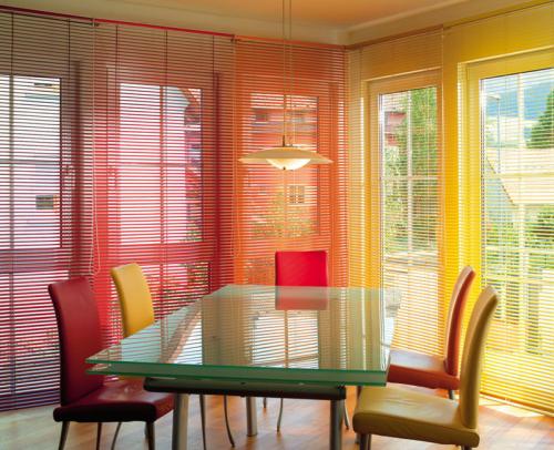 Горизонтальные жалюзи на алюминиевые окна. Горизонтальные жалюзи на окна: виды и способы крепления