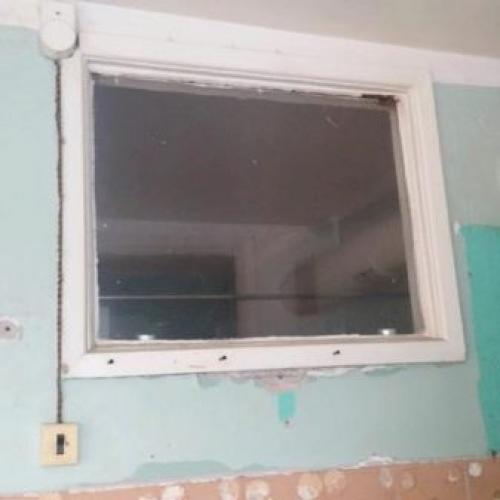 Окно между кухней и ванной для чего. Окно между кухней и ванной – причины появления 01