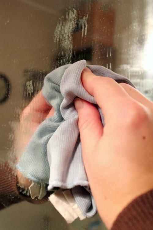 Чтобы окна не потели глицерин и жидкое мыло. Глицерин – простое, но эффективное средство от запотевания окон