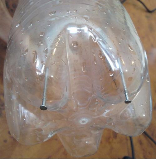 Как сделать лодку из бутылок. Небольшая лодка из пластиковых бутылок 01