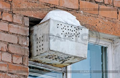 Зачем в хрущевках делали ящик под окном?