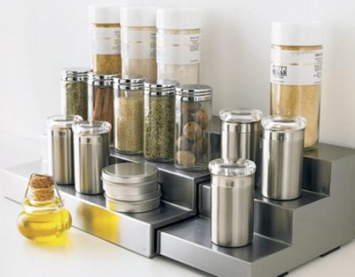 Идеи для хранения на кухне. 	На маленькой кухне необходимо задействовать нестандартные места хранения 28