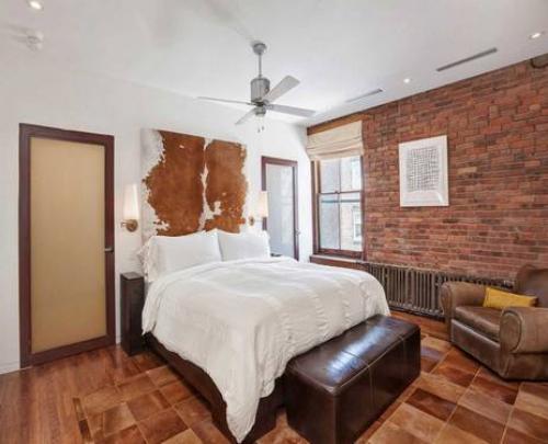 Дизайн спальни с белой кирпичной стеной. Кирпичная стена в спальне: созвучие и контраст