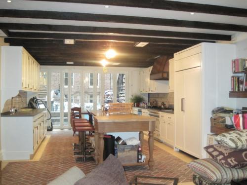 Пол на кухне своими руками. Чем руководствуются при выборе пола?