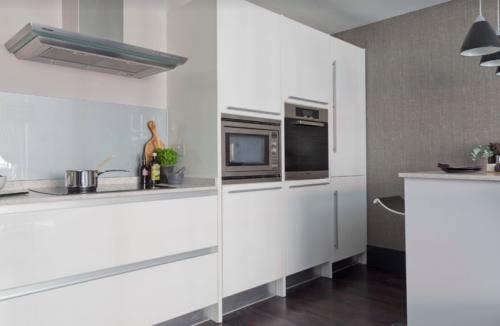 Дизайн кухня гостиная минимализм. Выбираем кухонный гарнитур в стиле минимализм