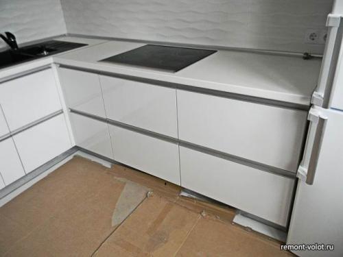 Кухня мдф белый глянец. Белая глянцевая кухня 8,3 кв.м за 6200$ (10 фото после монтажа)