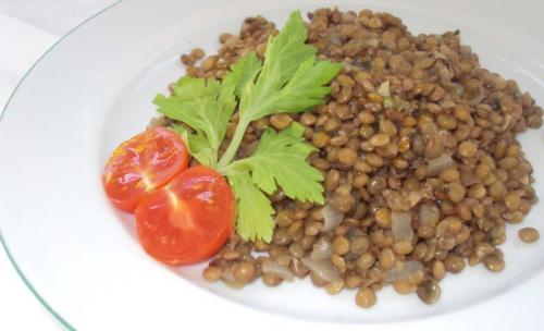 Как приготовить чечевицу вкусно. Салат из чечевицы с соленым огурцом 03