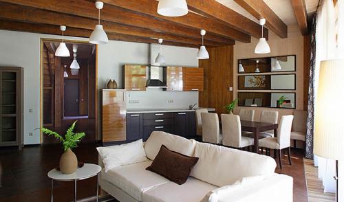 Дизайн кухни-гостинной в загородном доме. Преимущества объединенного пространства