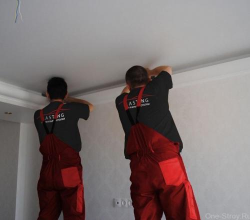 Влага под натяжным потолком. Почему появляется конденсат на натяжных потолках?