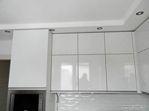 Кухня мдф белый глянец. Белая глянцевая кухня 8,3 кв.м за 6200$ (10 фото после монтажа)