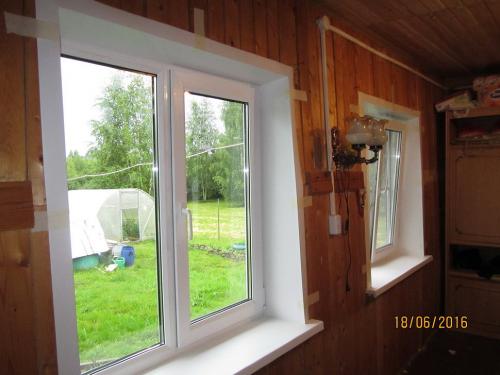 Красивые окна в деревянных домах картинки. Окна в современном интерьере 07