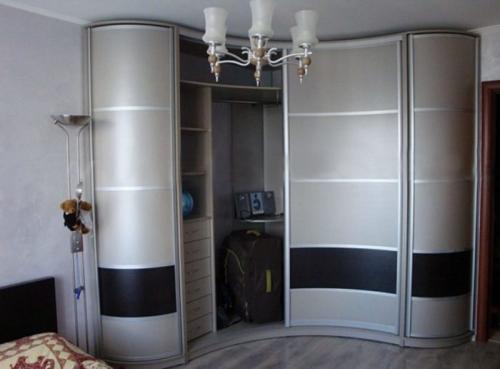 Шкаф купе на всю стену в спальню. Виды шкафов-купе