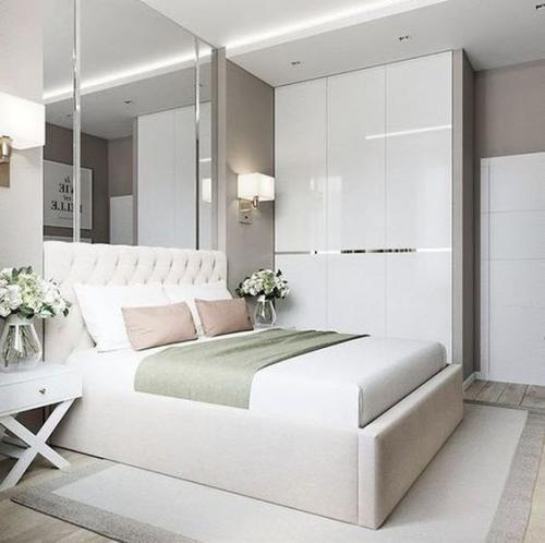 Шкаф-купе на всю стену в спальню. Матовые фасады