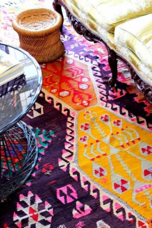 Как подобрать ковер к интерьеру гостиной 21