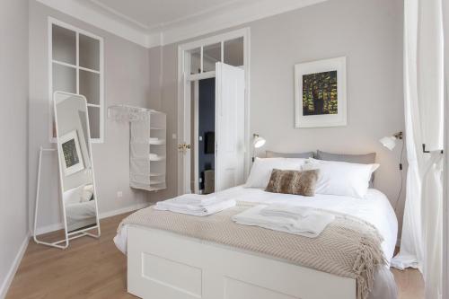 Дизайн комнаты в белых тонах. Белая спальня: достоинства и особенности