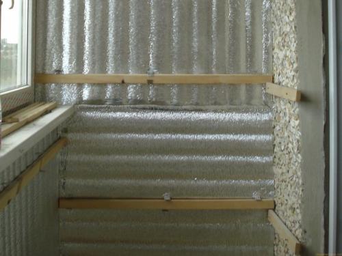 Чем лучше утеплить балкон минватой или пенопластом