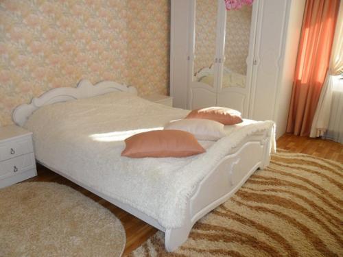 Интерьер спальни в светлых тонах с темной мебелью. Плюсы и минусы спальни в светлых тонах