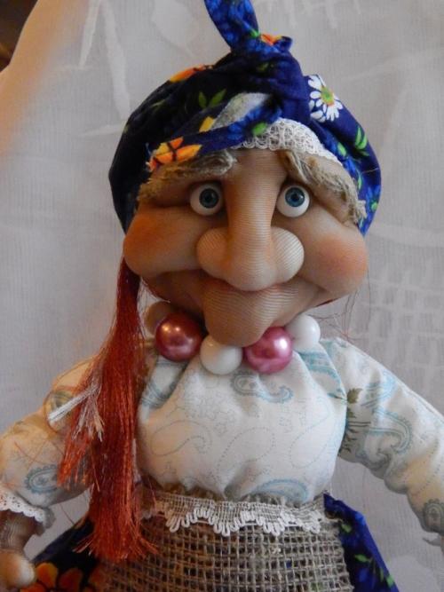 Как сделать из пластиковой бутылки куклу. Мастер-класс по созданию бутылок для кукол и румбоксов из разной мелочи 20 Как сделать из пластиковой бутылки куклу. Мастер-класс по созданию бутылок для кукол и румбоксов из разной мелочи 20