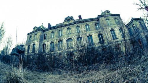 Заброшенный замок во Франции кенель. Призраки существуют? Усадьба с полтергейстом сгорела после появления ролика в Youtube (ВИДЕО)