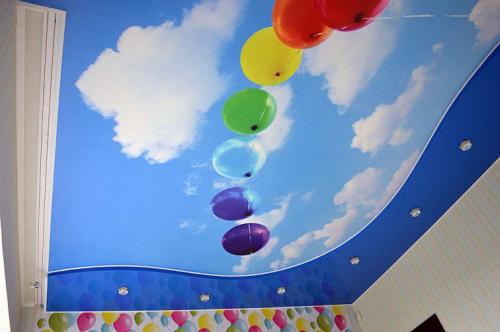 Детская. Обои с облаками для визуального расширения комнаты 02