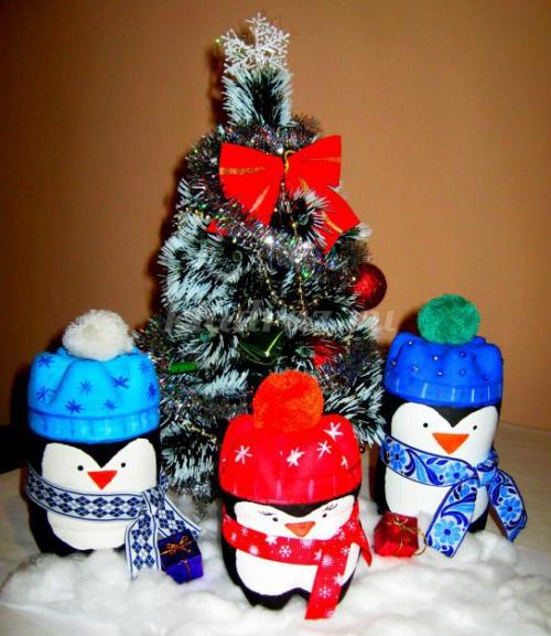 Пингвины своими руками из пластиковых бутылок. Зимние поделки из пластиковых бутылок. Пингвины 03