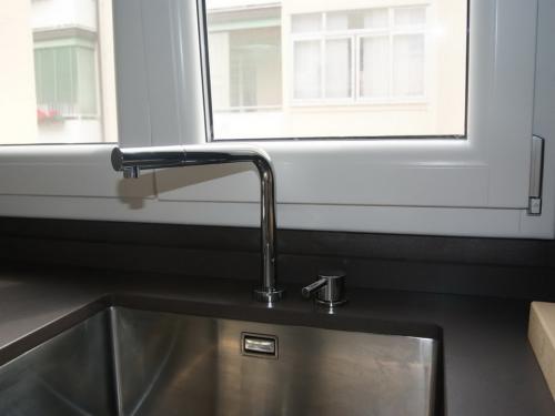 Мойка у окна в частном доме. Почему установка кухонной мойки под окном загородного дома - не самое удачное решение?