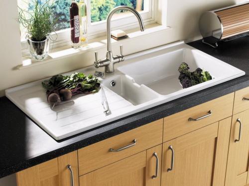 Мойка у окна в частном доме. Почему установка кухонной мойки под окном загородного дома - не самое удачное решение?