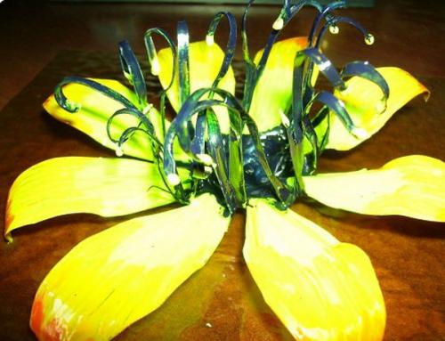 Цветы из бутылок на улицу. Как сделать цветы из пластиковых бутылок? 4 мастер-класса с фото