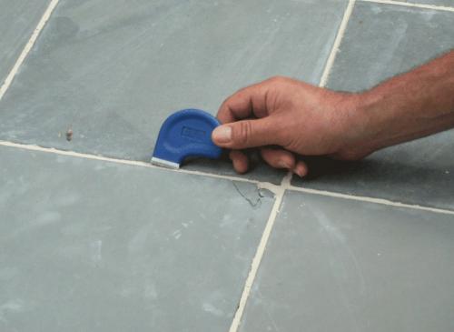 В ванной черные пятна. Уничтожение грибка в труднодоступных местах