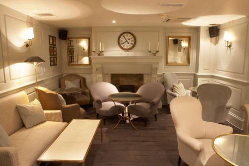 Сочетание розового и бежевого. С какими цветами сочетается бежевый? 25