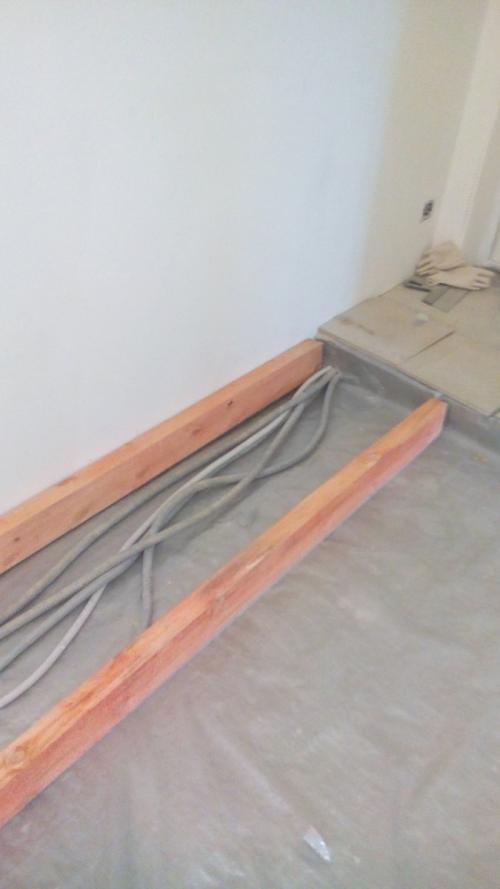 Палубный пол в квартире. Деревянный пол в квартире? Вы серьезно (бюджетное решение, которое выглядит дорого)